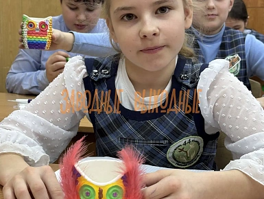 Готовый органайзер в виде совы, расписанный ребёнком